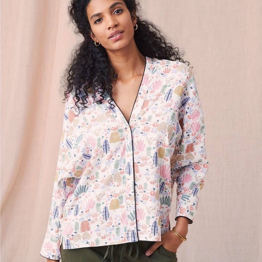 Lou & Grey Artmix Tropical Print V Neck Longsleeve
